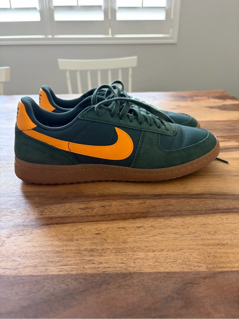 Nike Men’s Dark Green & Orange Low-Top Casual Sneakers- size 9.5